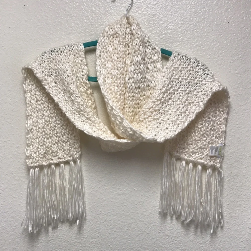 Capelli New York Crocheted Off White Soft Acrylic Winter Scarf with Fringe